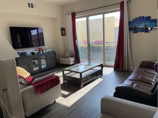 Foto del edificio - 1781 Hazelnut Ln