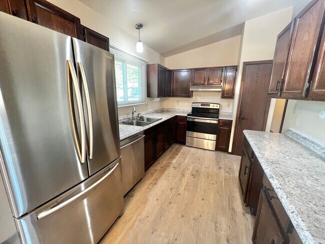 Foto del edificio - Beautiful 4 Bed, 2 Bath House in South Fort Collins! Avail. June 10th!