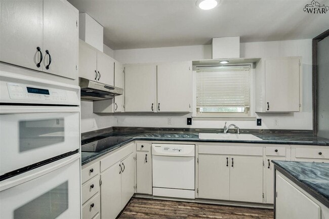 Building Photo - 2712 Miller Ct