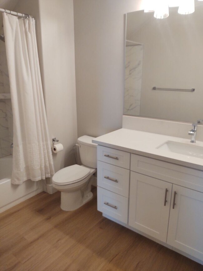 Foto del edificio - UTILITIES INCLUDED PERFECT 1 Bedroom 1 Bath