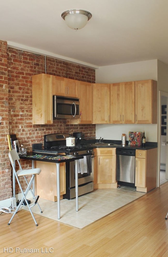 Building Photo - 1398 Putnam Ave
