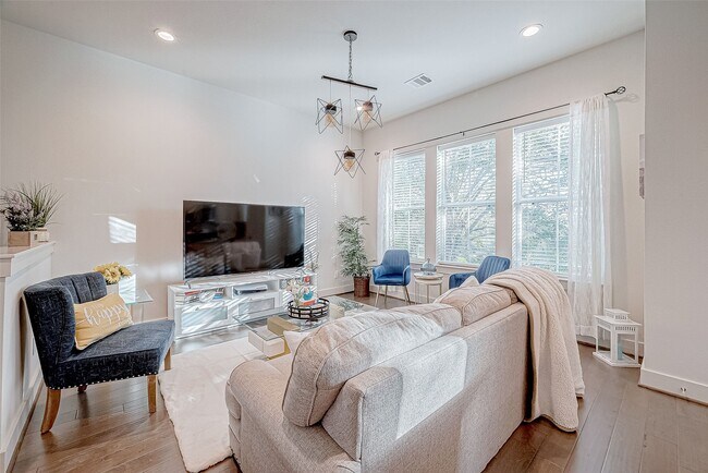 Foto del edificio - 6021 Cypress St