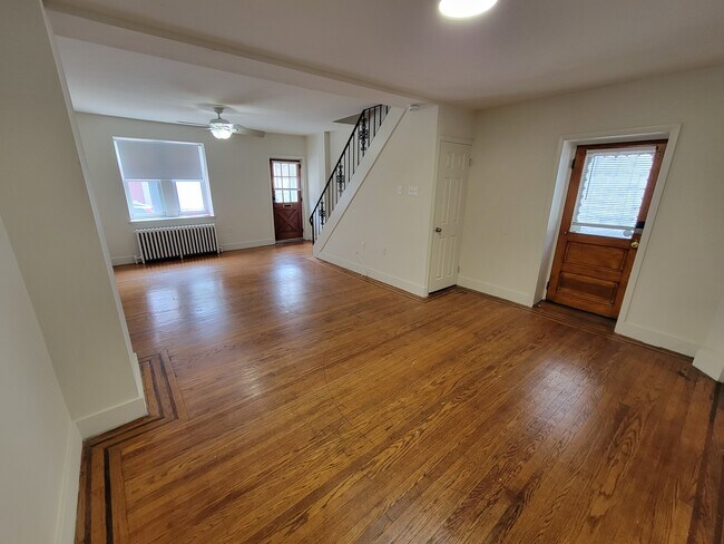 Building Photo - 162 Green Ln