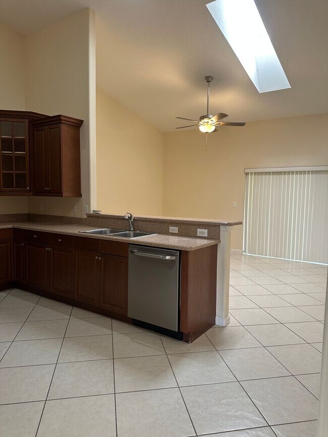 Foto del edificio - Pine Grove Side B duplex coming soon!