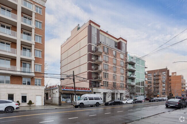 Building Photo - 390 Kings Hwy
