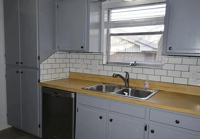 Foto del edificio - 3 bed 2 bath in Midway ISD