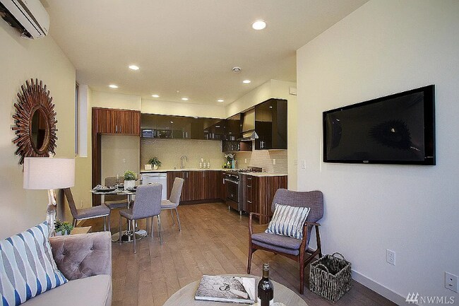 Building Photo - 327 W Olympic Pl