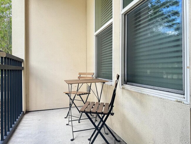 Foto del edificio - 2615 N Grady Ave