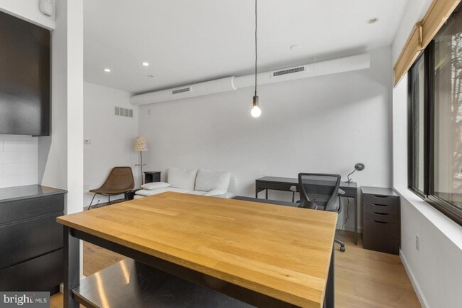 Building Photo - 2228 Frankford Ave