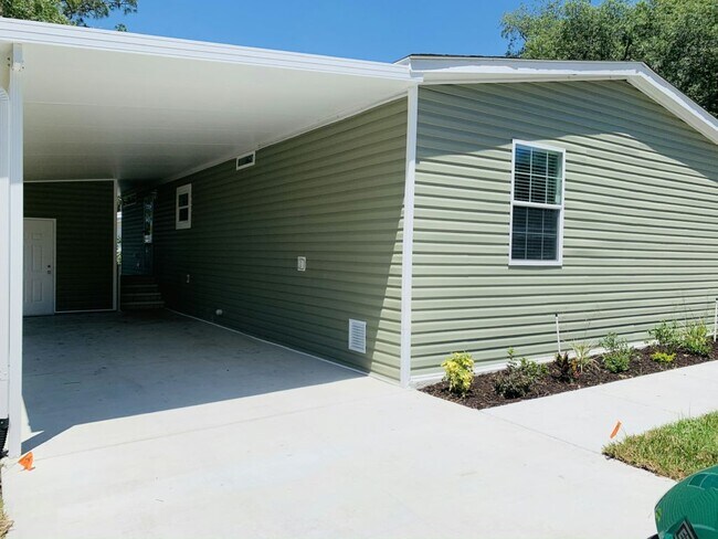 Foto del edificio - 185 Millwood Rd