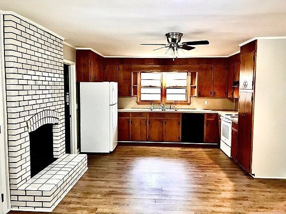 Foto del edificio - 135 Shoal Creek Rd