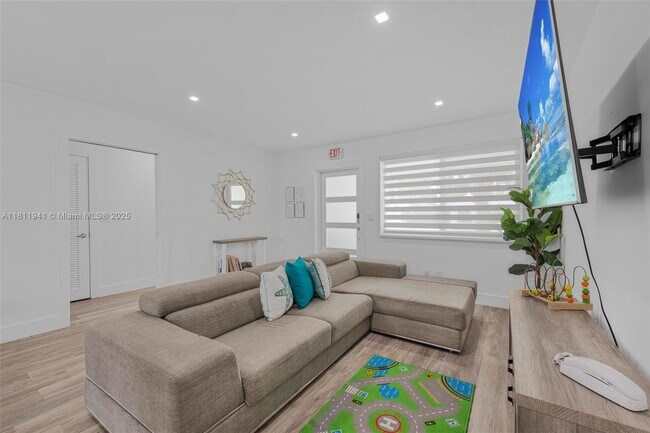 Foto del edificio - 4905 Johnson St