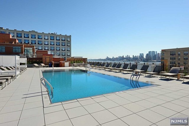 Foto del edificio - 1400 Hudson St
