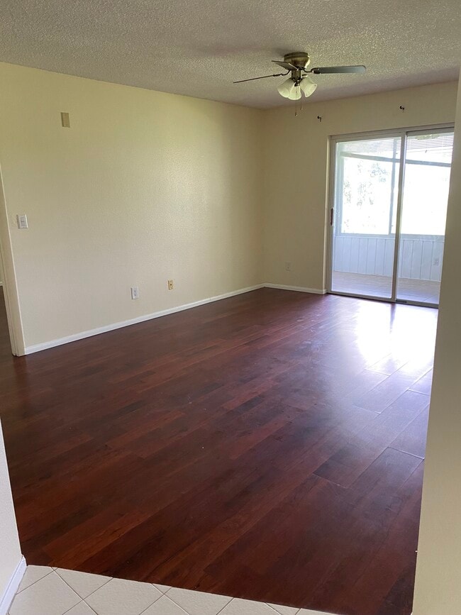 Living/ Dining Room Area - 450 Fairways Cir