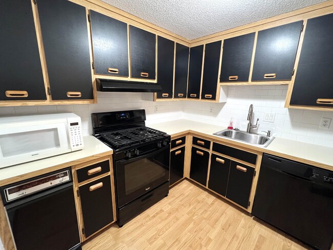 Building Photo - 116 Bluestone Dr