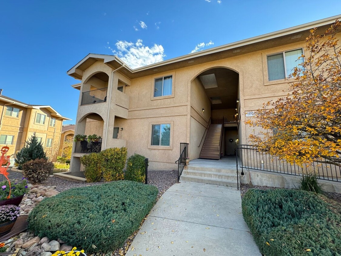 Primary Photo - Cozy 3 Bedroom Condo Near Bear Creek Park ...