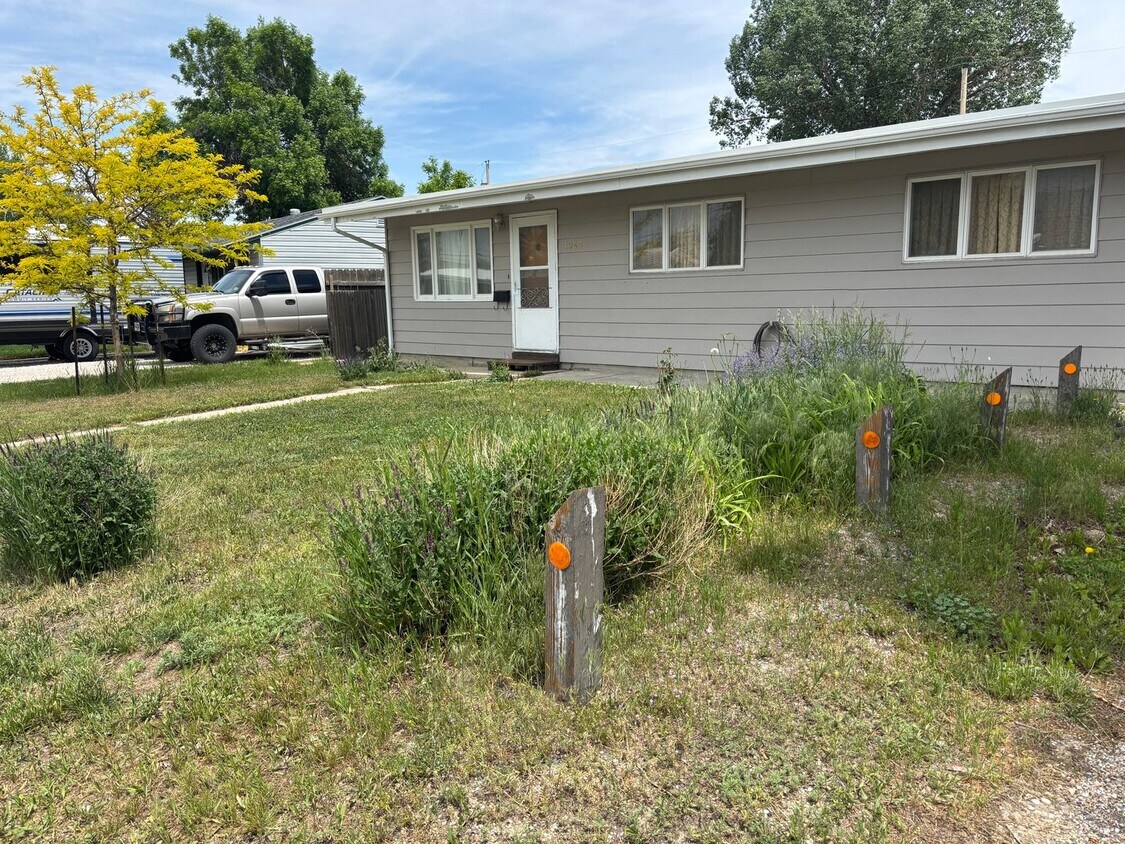 Foto principal - Charming 3 Bedroom Home with Updated Bathr...
