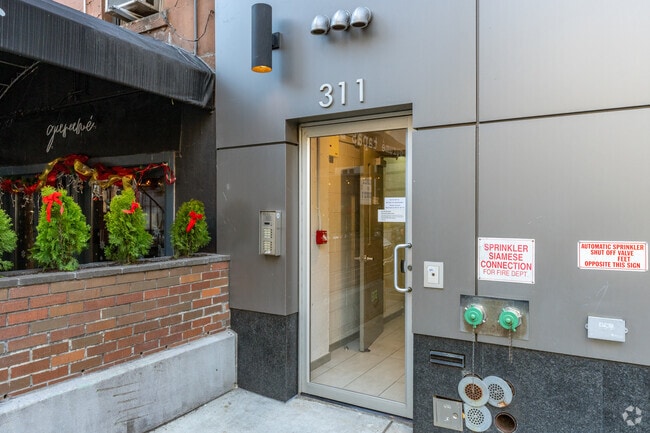 Building Photo - 311 W 46th St