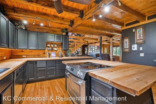 Building Photo - 4 br, 3.5 bath House - 510 N. 1700 Road