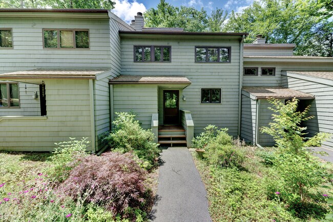 Foto del edificio - 436 Evergreen Rd