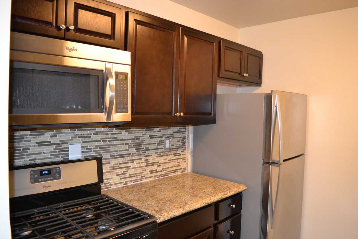 Foto principal - Willow Lake Apartment Homes