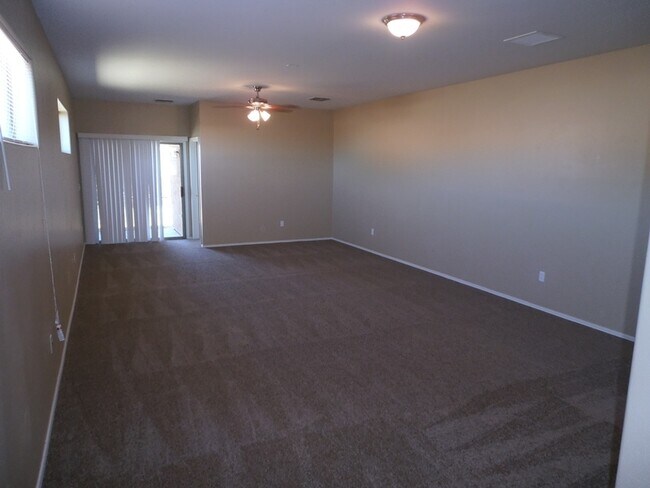 Building Photo - 4 Bedroom Vail Single story with 2 car garage