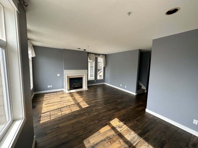 Foto del edificio - Beautiful Downtown Bellevue 3bd 2.5Bath La...