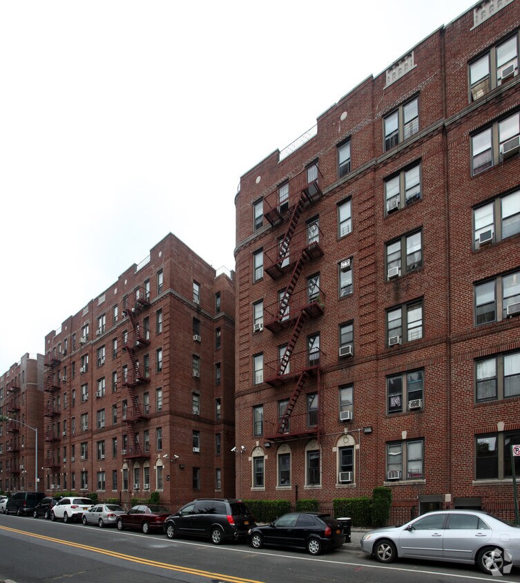 Primary Photo - 40-35 Hampton St