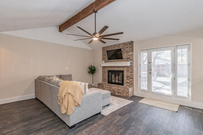Building Photo - Heart of Keller 2022 Remodeled Home 3bed/2...