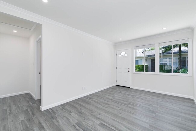 Foto del edificio - 1669 N Hollywood Way