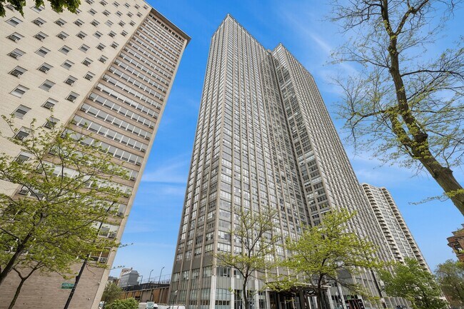 Foto del edificio - 655 W Irving Park Rd