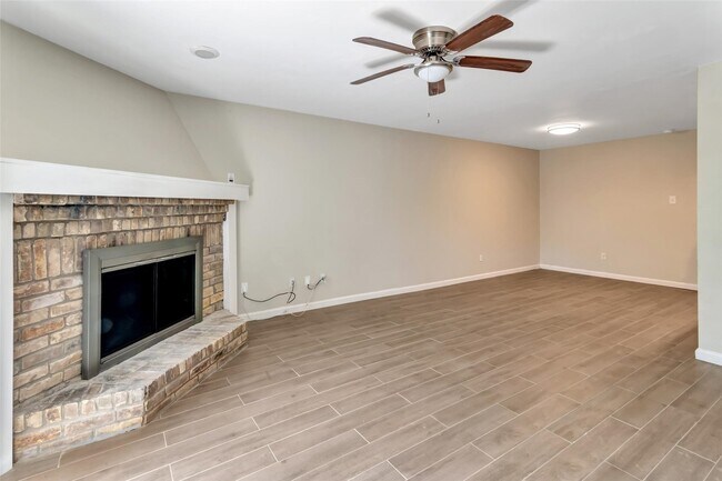 Foto del edificio - 7640 W Greenway Blvd