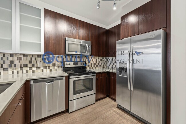 Foto del edificio - 7740 Rooftop Dr