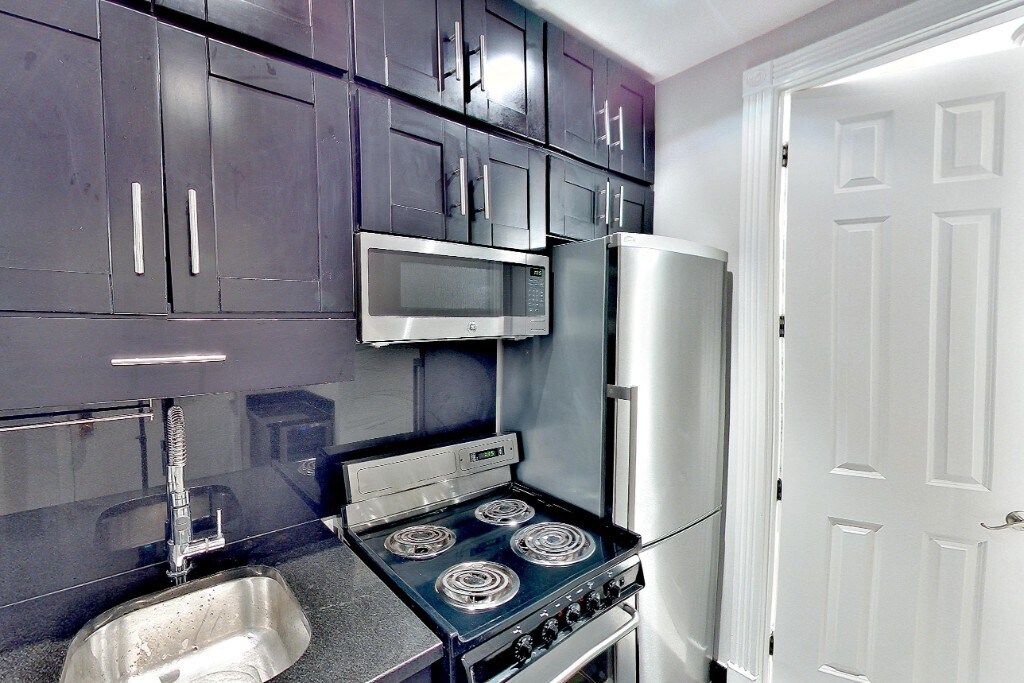 Foto del edificio - 210 East 25th St (3rd Ave), #2RW