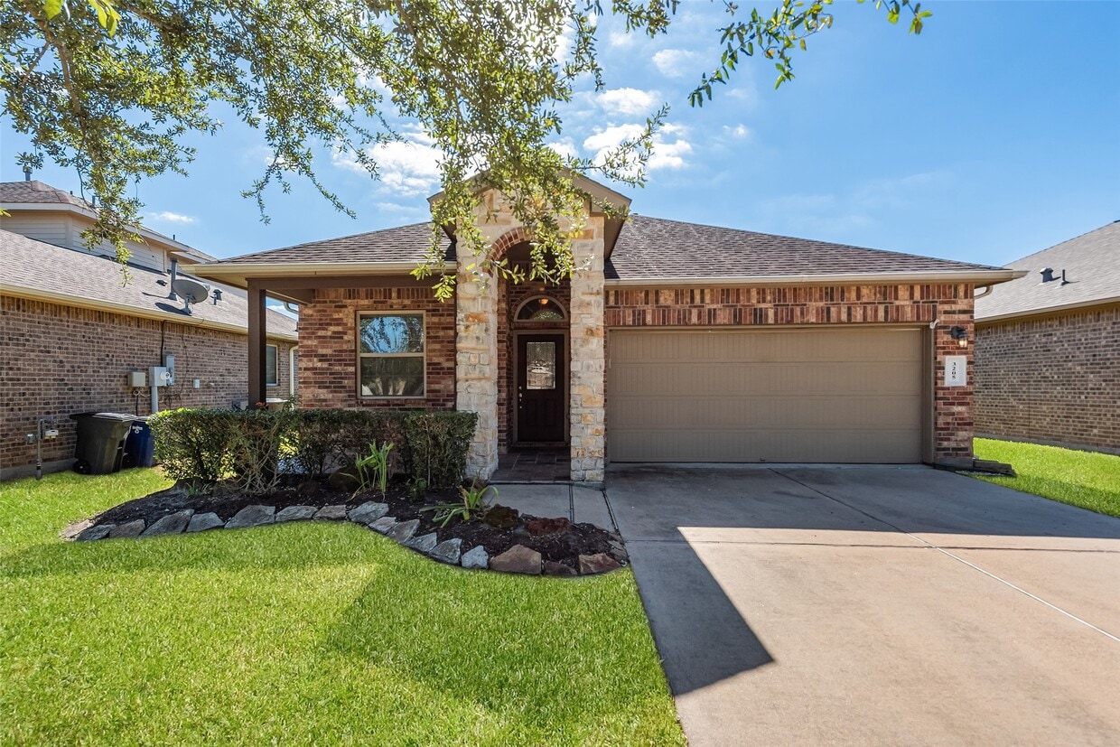 Foto principal - 3205 Featherwood Ln