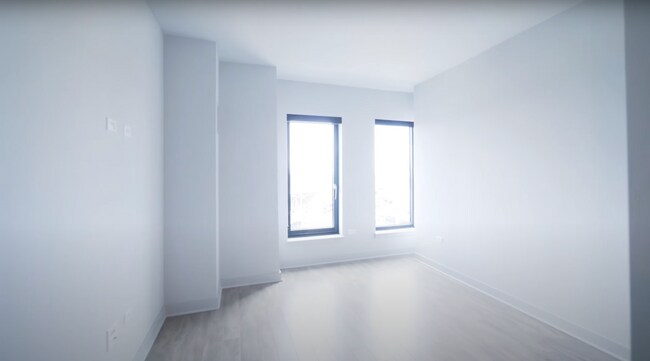 Bedroom - 959 W Addison St