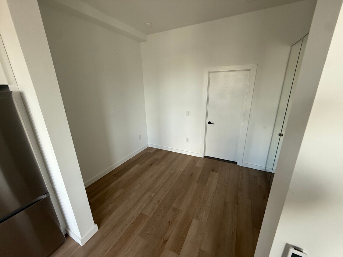 Building Photo - 1308-10 N. Front