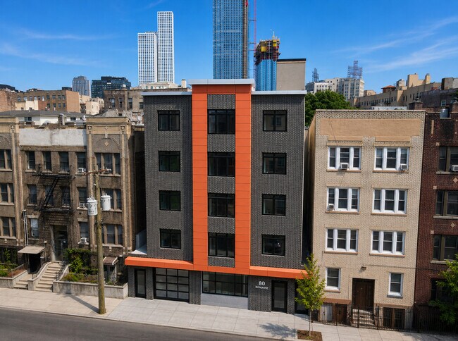 Foto del edificio - 80 Romaine Ave
