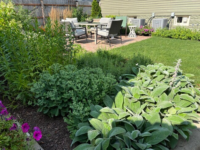 Building Photo - 2811 S Lenox St