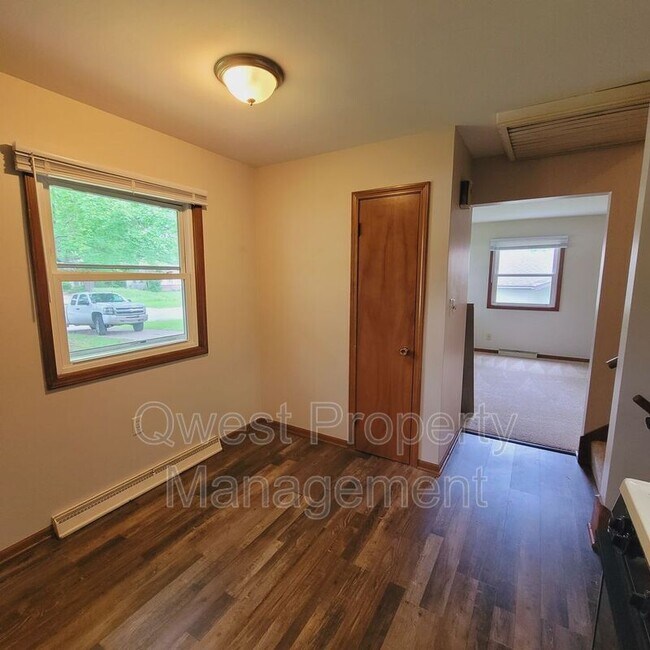 Building Photo - 2560 Ridgemoor Dr SE
