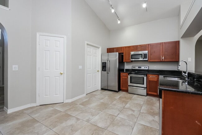 Foto del edificio - 671 Eagle Pointe S