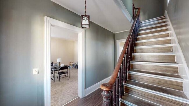 Entryway - 33 Division St