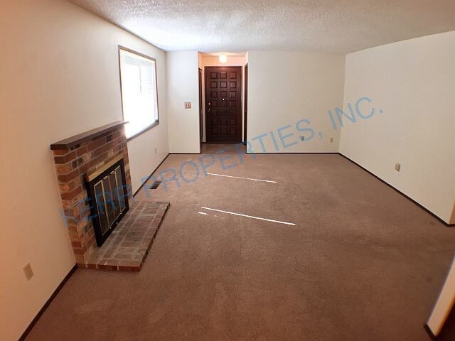 Foto del edificio - 3 Bd / 2 Bth - Att. Garage - Pet Friendly!!