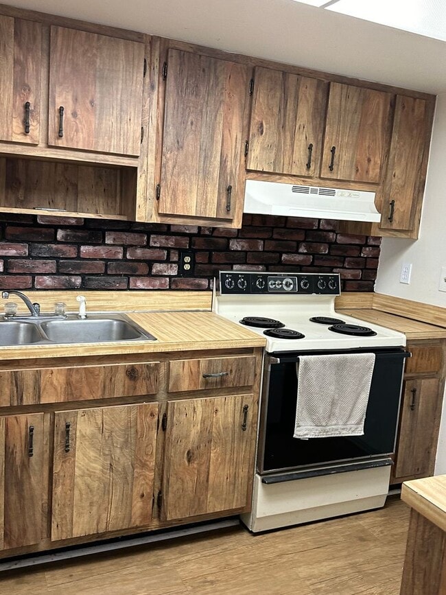 Building Photo - Duplex