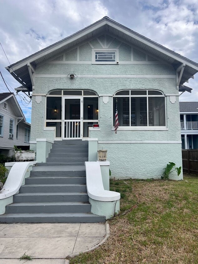 Renovated 3 Bedroom on Broadway! - Renovated 3 Bedroom on Broadway!