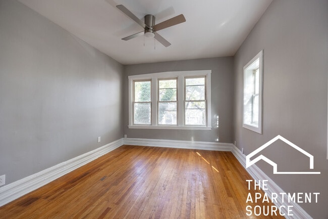 Foto del edificio - 2655 W Homer St