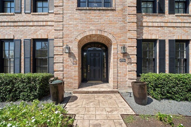 Building Photo - 4944 Tilbury Dr