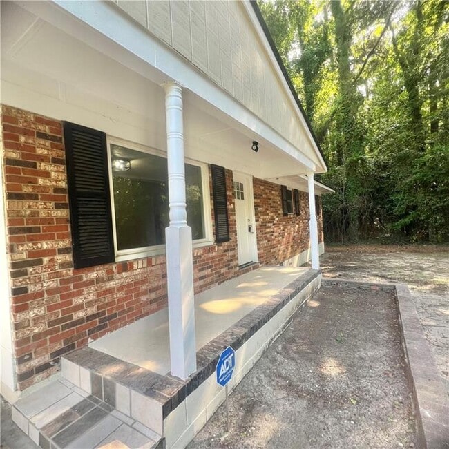 Building Photo - 2466 Madrid Dr