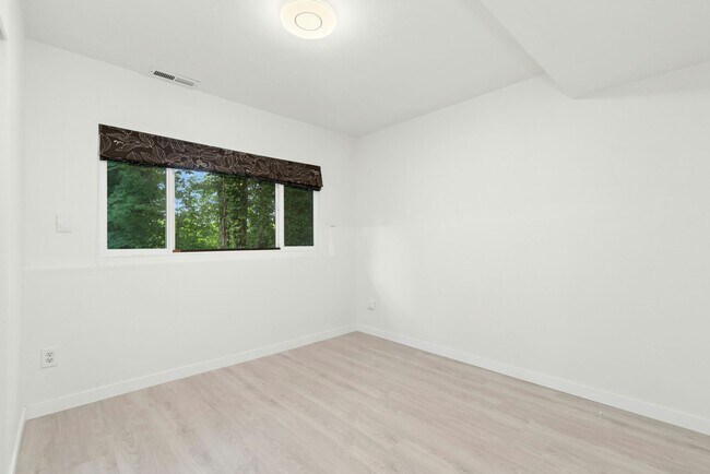 Foto del edificio - 4bd/2.5ba Bellevue Home