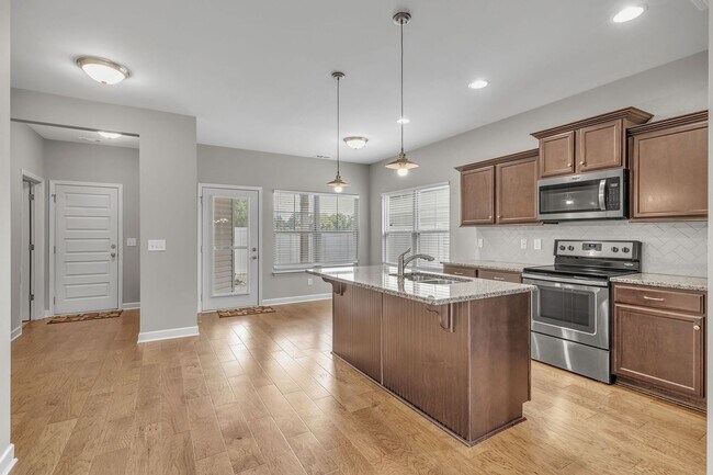 Foto del edificio - AVAILABLE NOW AT A GREAT PRICE. 3 BD 2 1/2...
